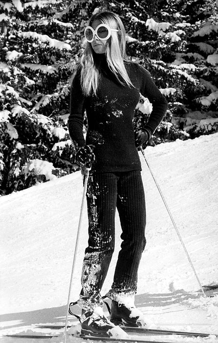 Brigitte Bardot looking Glamorous on the Slopes